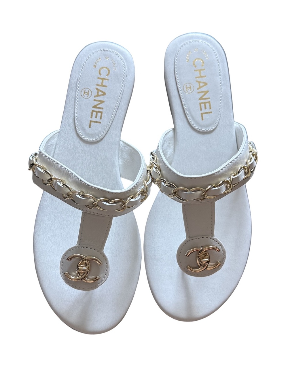 CHANEL White Leather Gold Chain-Trim Toe-Post Flip Flop Sandals - NEW